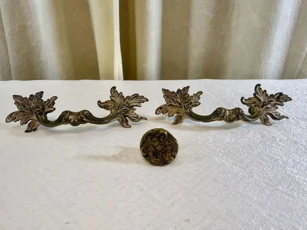 Vintage French Provincial Ornate Floral Brass Drawer Pulls and Knob Set